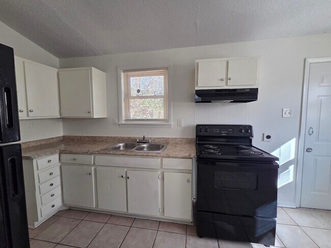 Building Photo - 4638 Appleville St