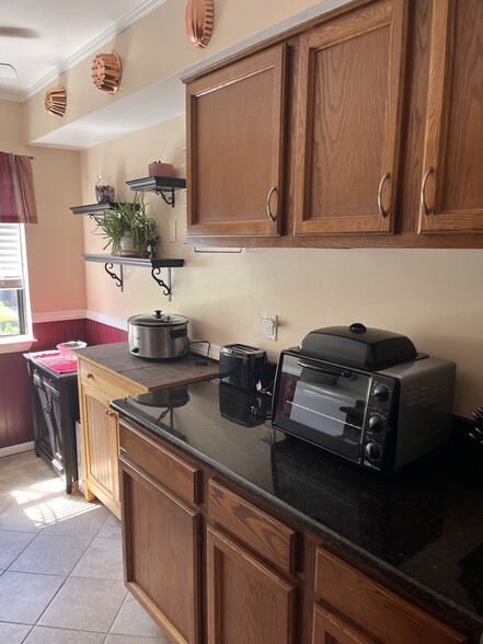 Kitchen - 4220 Crystal Ct