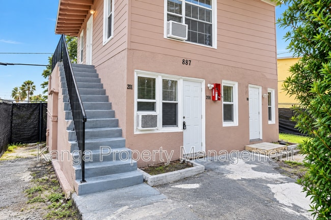Building Photo - 887 7th St