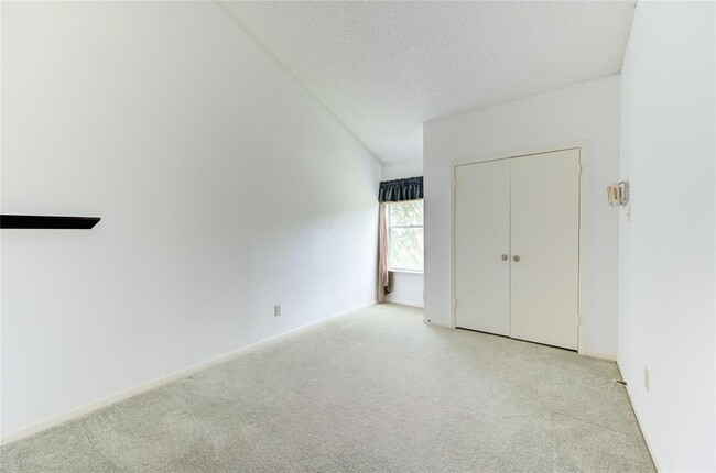 Building Photo - 2818 Crest Park Dr