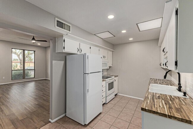 Building Photo - 13066 N 100th Dr