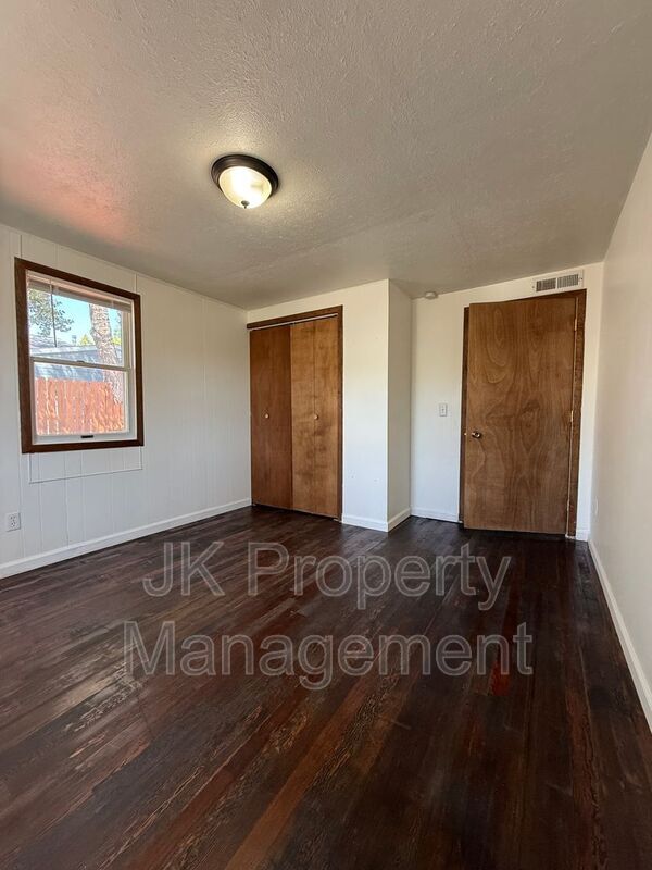 Building Photo - 1409 6th Ave NW