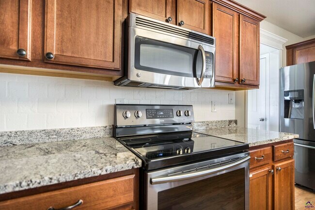 Building Photo - 104 Rosales Dr