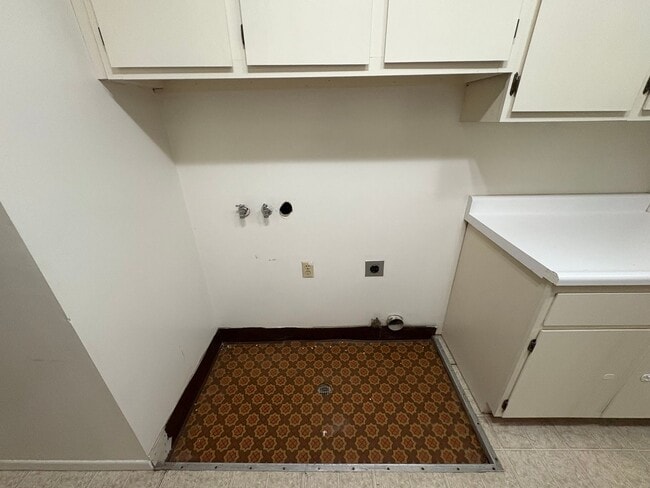 Building Photo - Spacious & Cozy Near Mountain View Elementary Home coming soon!