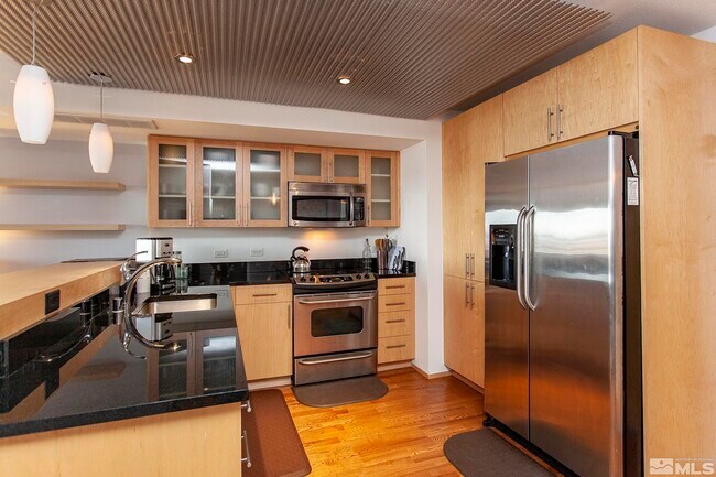 Building Photo - 255 N Sierra St