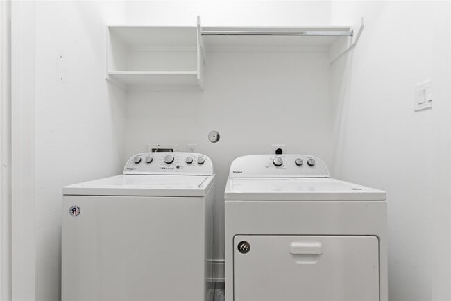 Building Photo - 2412 Canal St