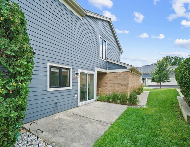 Building Photo - 720 Caliente Ct