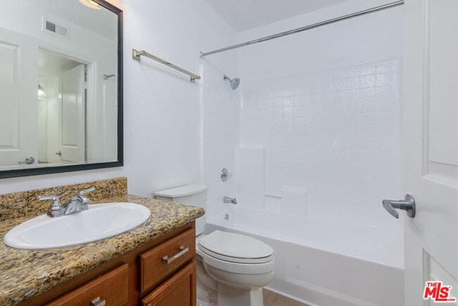 Building Photo - 355 N Maple St