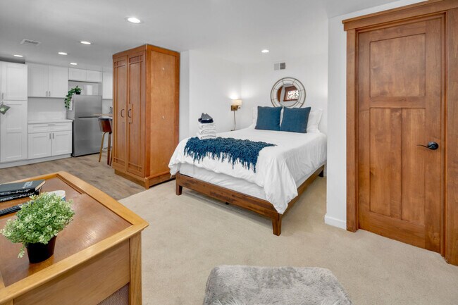 Building Photo - 1072 Johnson Ave