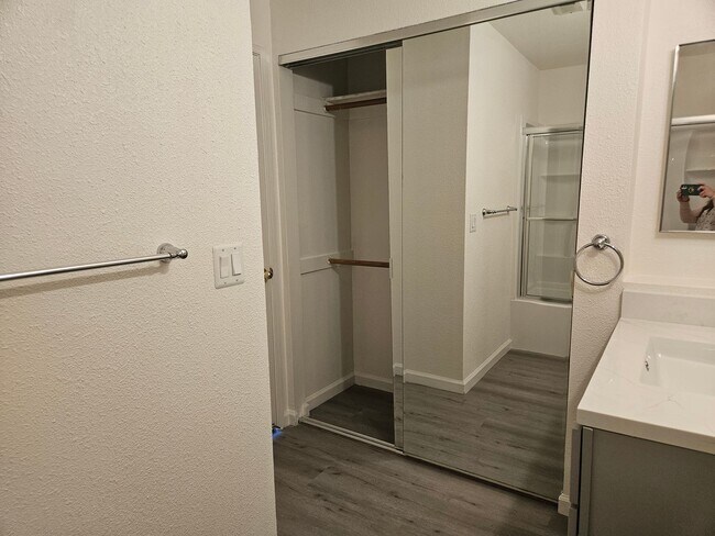 Building Photo - Great Location.... Gorgeous 2 Bedroom 2 Bath End Unit Condo in North San Jose