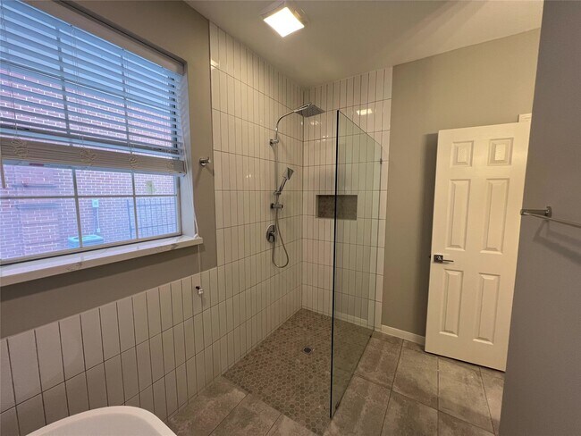 Building Photo - 1516 Park St