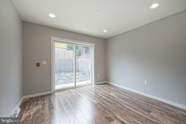 Building Photo - 140 S 46th St