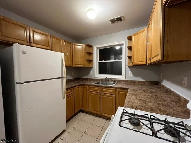 Building Photo - 346 Hamilton Ave