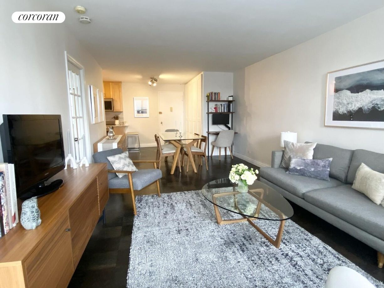 Building Photo - 305 E 40th St