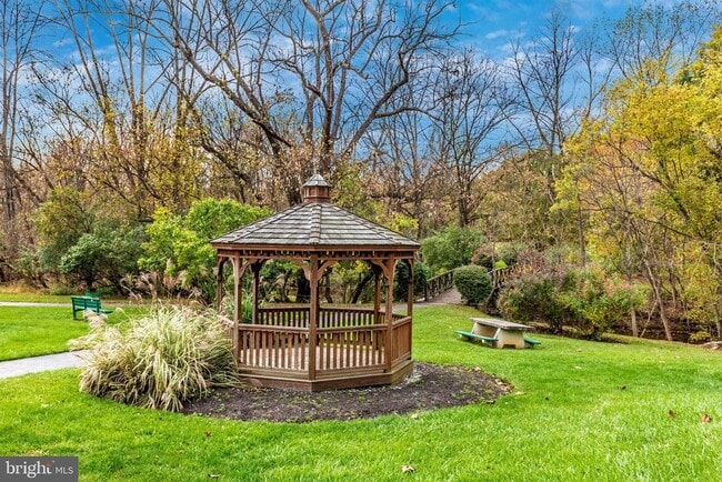 Building Photo - 703 Mountainview Dr