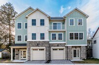 Building Photo - 17 Wilson St