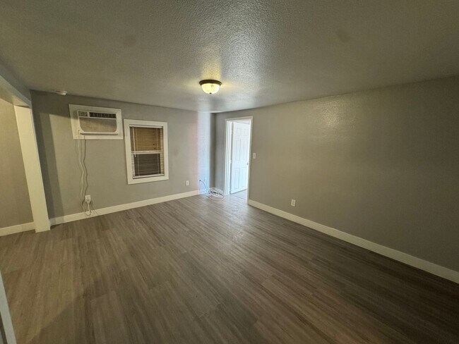 Building Photo - 602 W McWilliams Ave