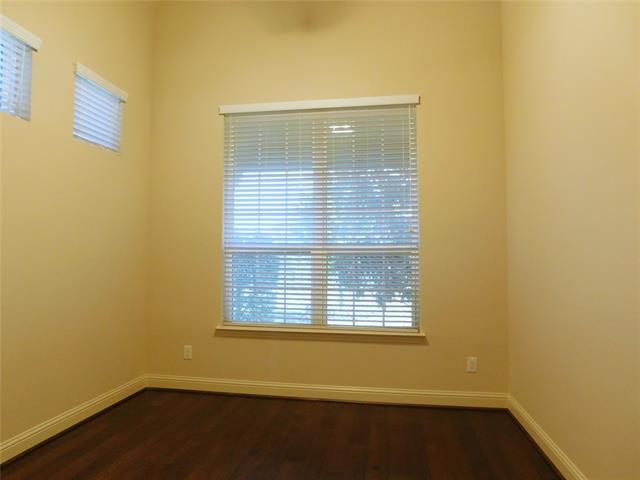 Building Photo - 1704 Serra Dr