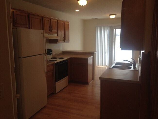 Building Photo - 2345 Meadowpoint Dr