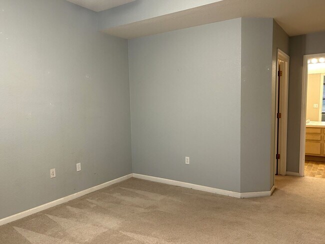 Building Photo - Comfortable 2 Bed 2 Bath Ground-Level Condo in Fort Collins