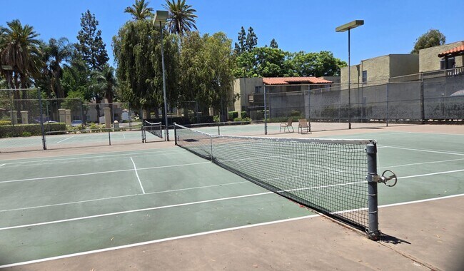 Building Photo - Santa Ana - 1 Bedroom 1 Bath Downstairs Co...