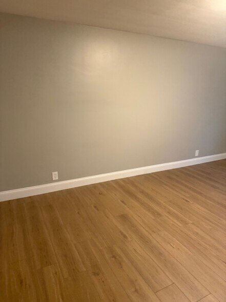 Building Photo - 242 Delaware St