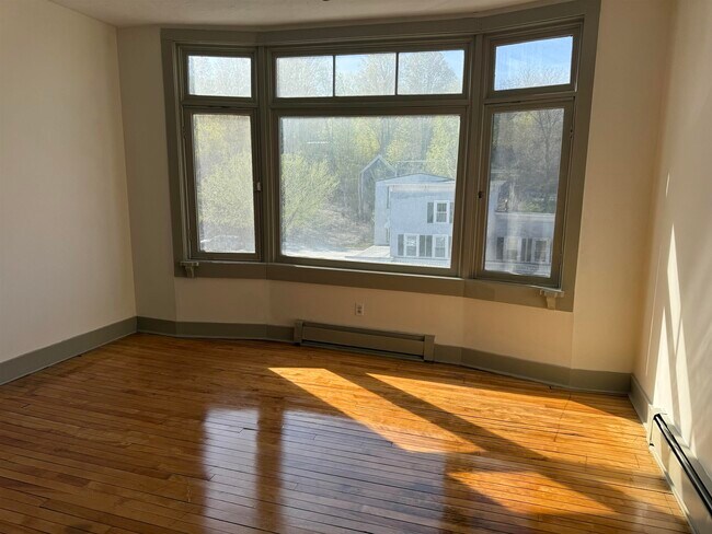 Primary Photo - 408 Central St