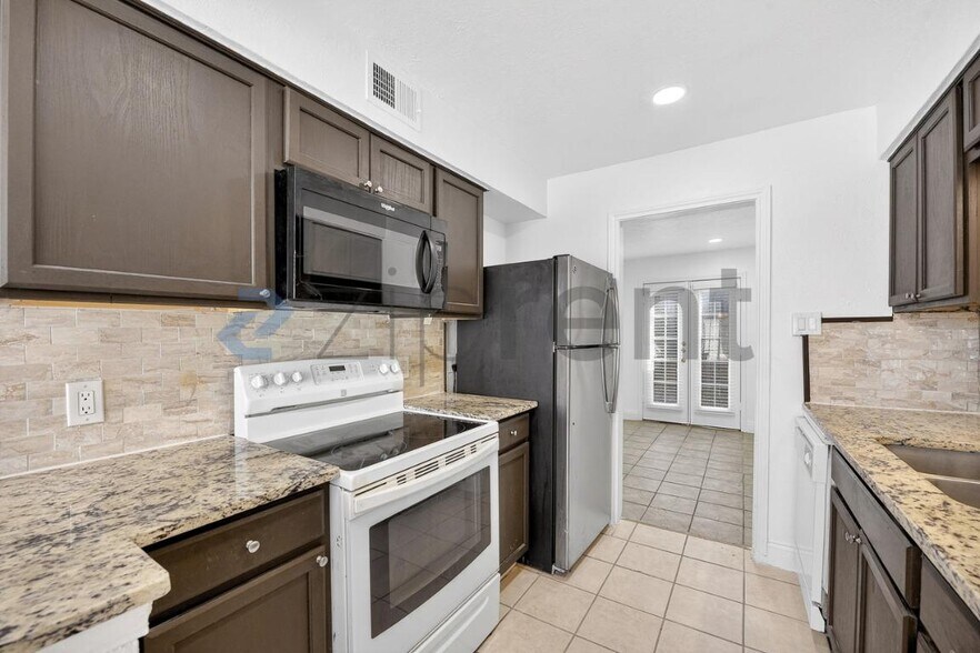 Building Photo - 4624 San Jacinto St