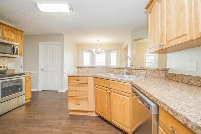 Building Photo - 606 Knollwood Dr