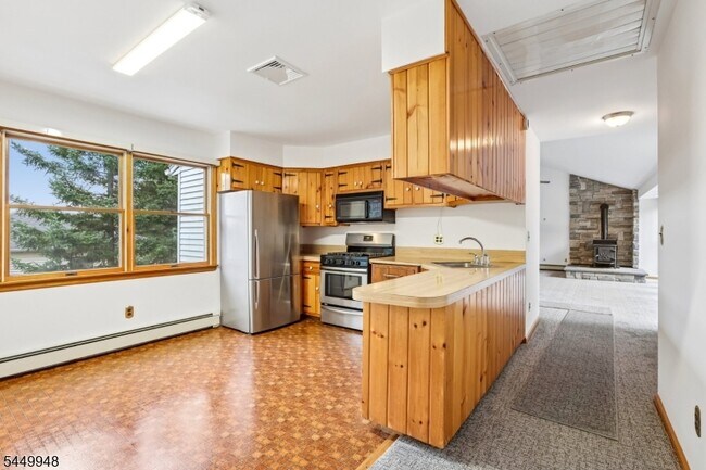 Building Photo - 488 Cedar Ln