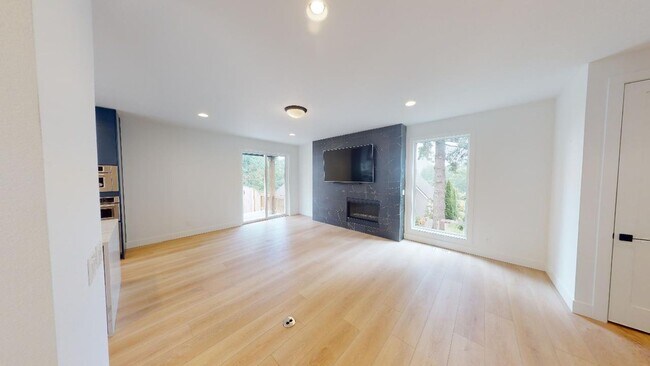 Building Photo - *Contemporary Home, Stylish Luxury, Centra...