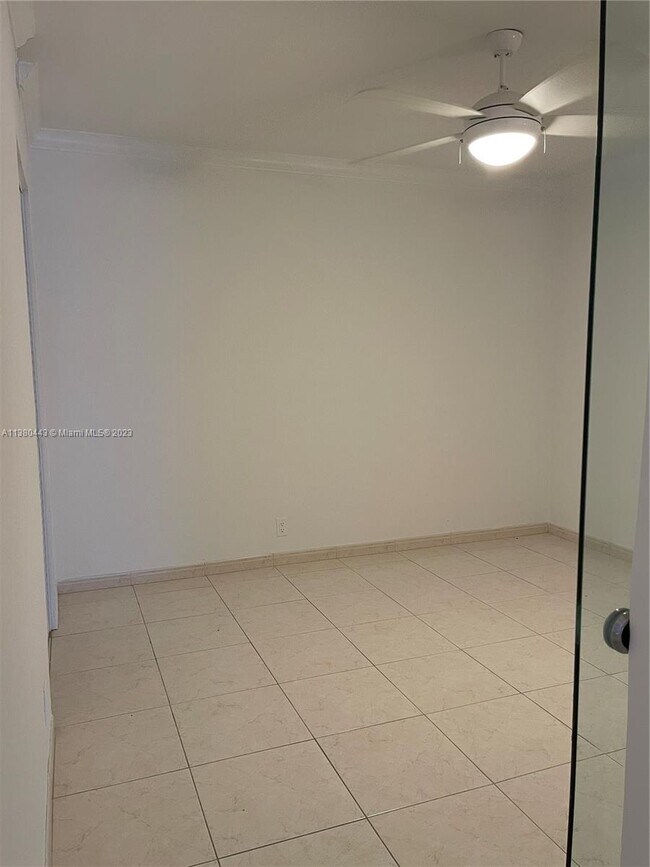 Building Photo - 1541 Brickell Ave