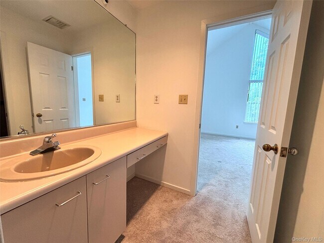 Building Photo - 504 Continental Dr