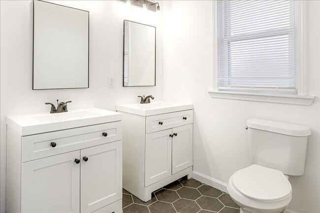 Building Photo - Live Stylishly. Live Comfortably. Live Memphis