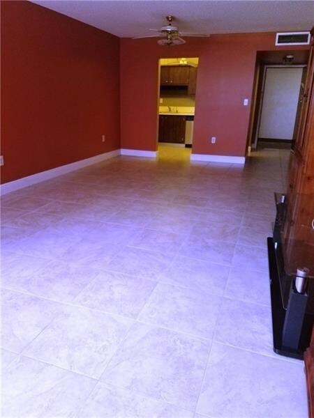 Building Photo - 1400 St Charles Pl