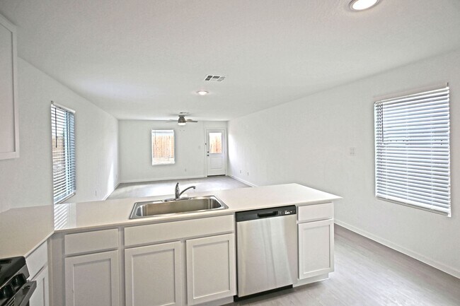 Building Photo - 7530 India Star