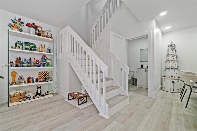 Building Photo - 3627 Cocoplum Cir