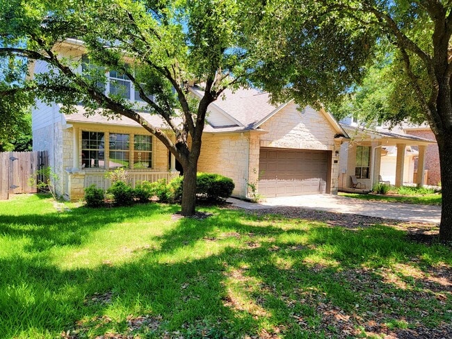 Building Photo - Large 4 Bed, 2.5 Bath Home Perfect for Com...