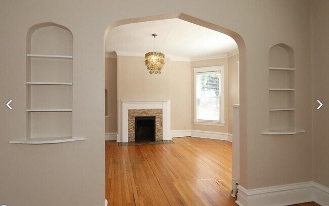 Building Photo - 916 Pleasant St