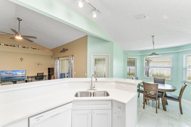 Building Photo - 1622 SW Realty St