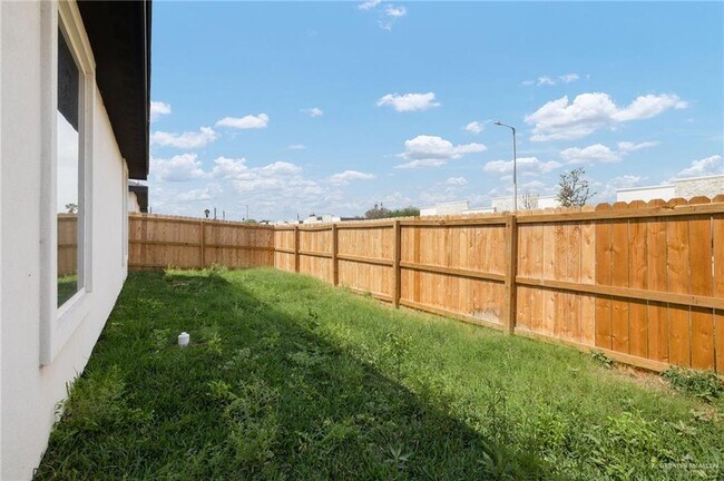 Building Photo - 21 Selena St