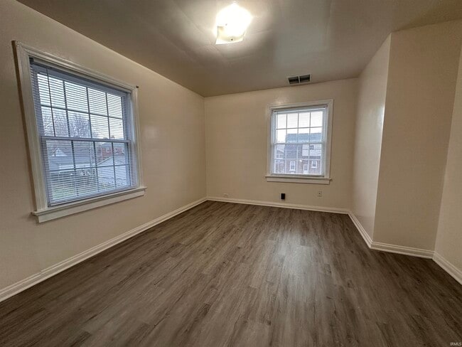 Building Photo - 909 Lincoln Ave