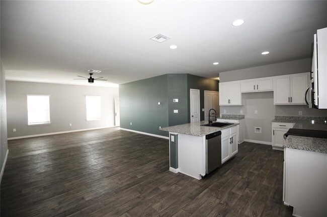 Building Photo - 325 Old Glory Trail