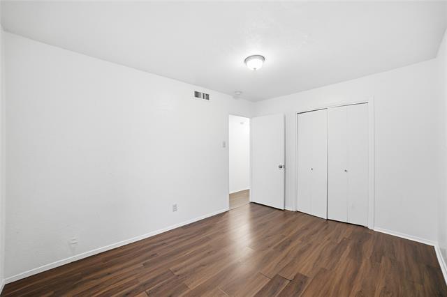 Building Photo - 334 Valley Park Dr