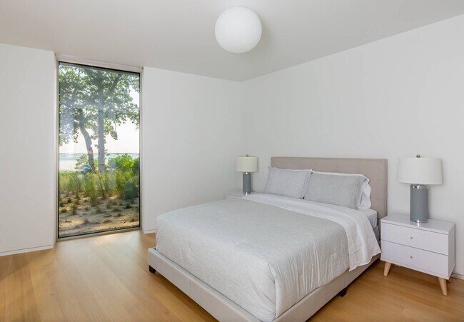 Building Photo - 47L S Ferry Rd