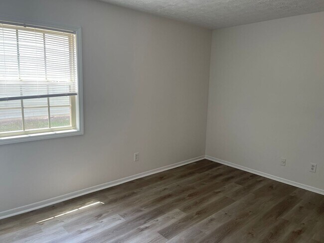 Building Photo - Modern 2-Bed, 1-Bath Oasis with Central Ai...