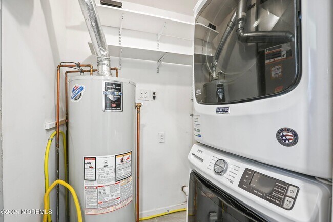 Building Photo - 222 Elmwood Ct