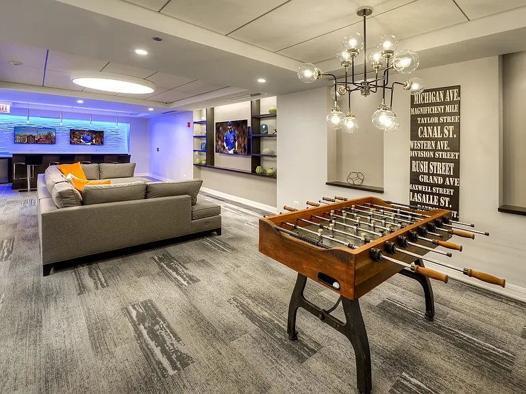 Building Photo - 208 E Chestnut St