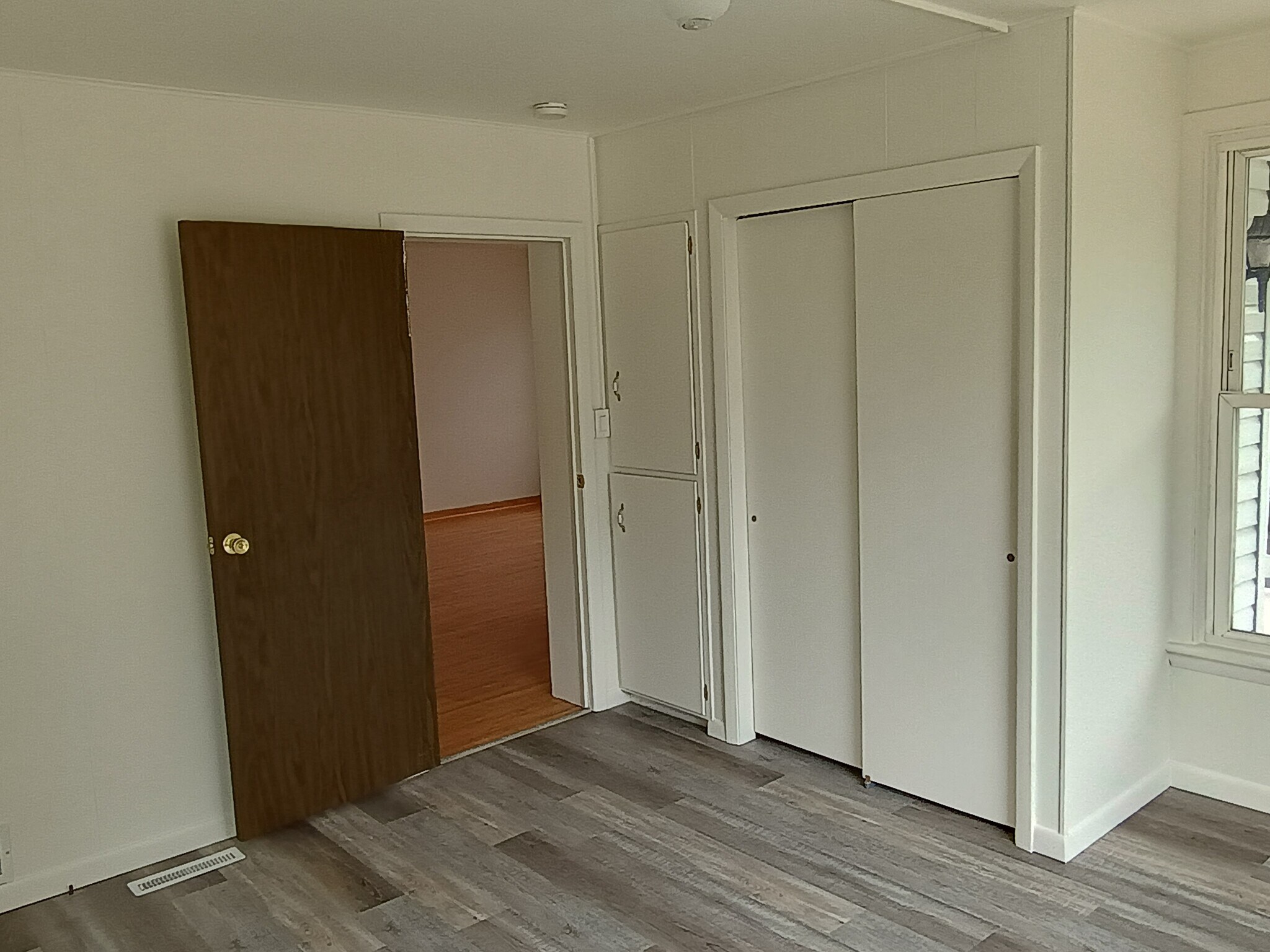 Building Photo - 107 N Park Ave