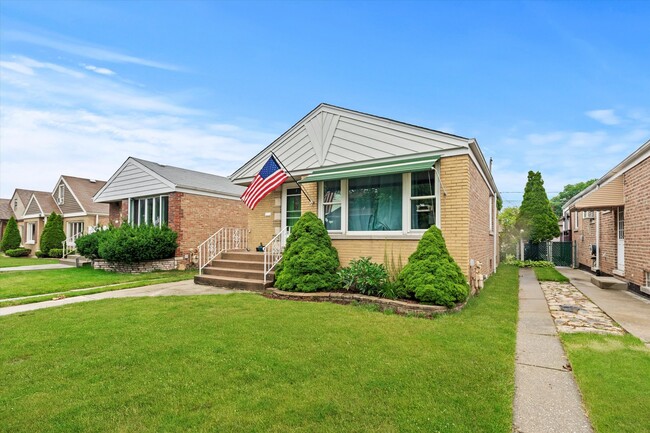 Building Photo - 5139 S Narragansett Ave